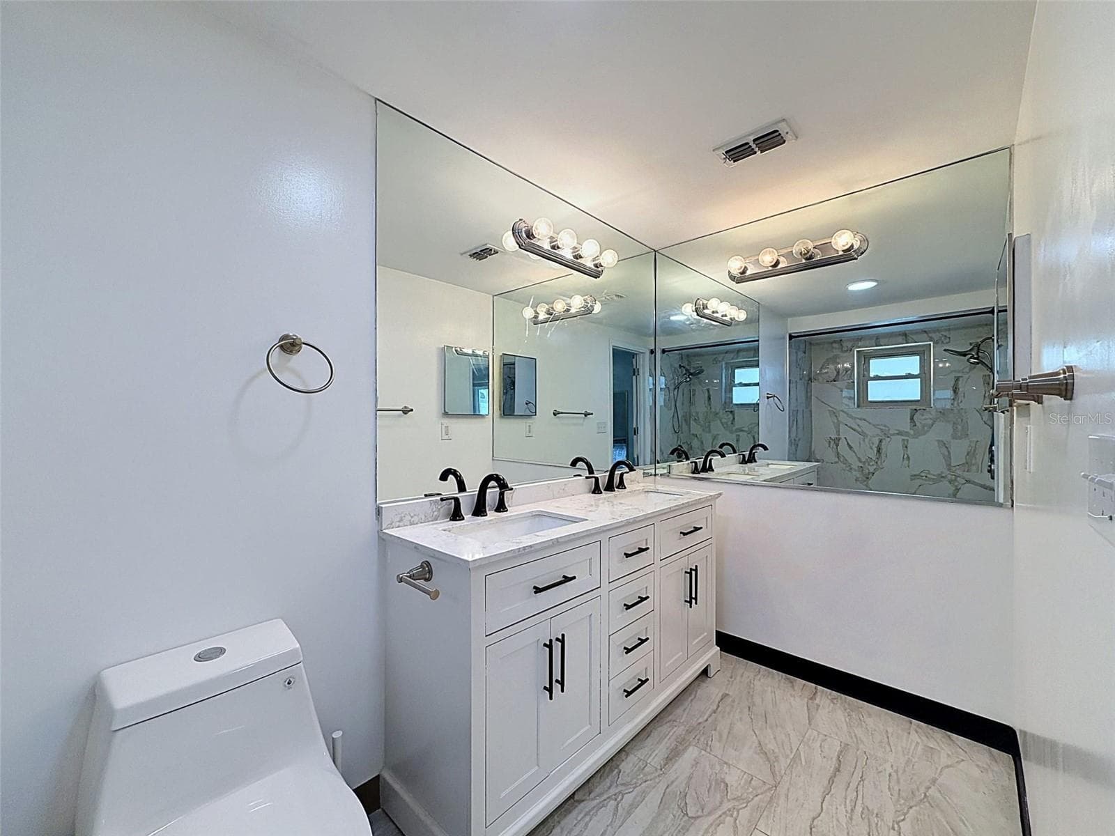 Large primary bath with generous storage and counter space. - 12735 1ST ISLE, HUDSON