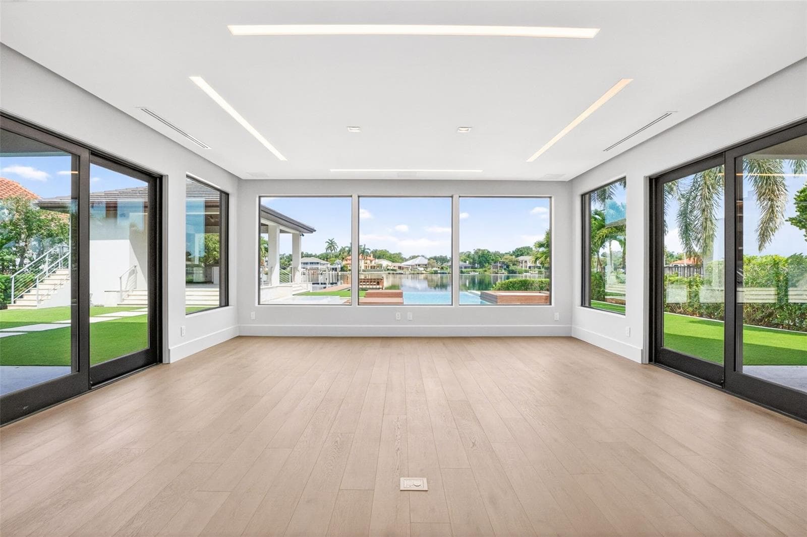 Single Family Residence at 460 COFFEE POT RIVIERA NE, ST PETERSBURG, photo 8 of 73
