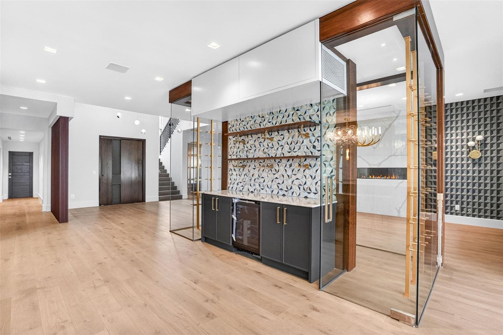Single Family Residence at 460 COFFEE POT RIVIERA NE, ST PETERSBURG, photo 19 of 73