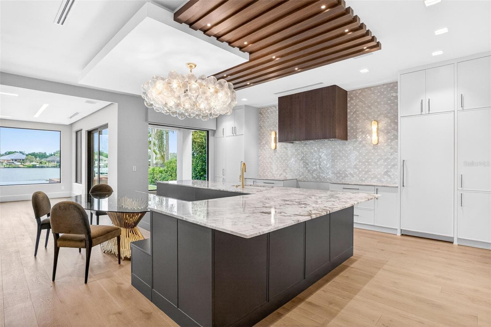 Single Family Residence at 460 COFFEE POT RIVIERA NE, ST PETERSBURG, photo 13 of 73