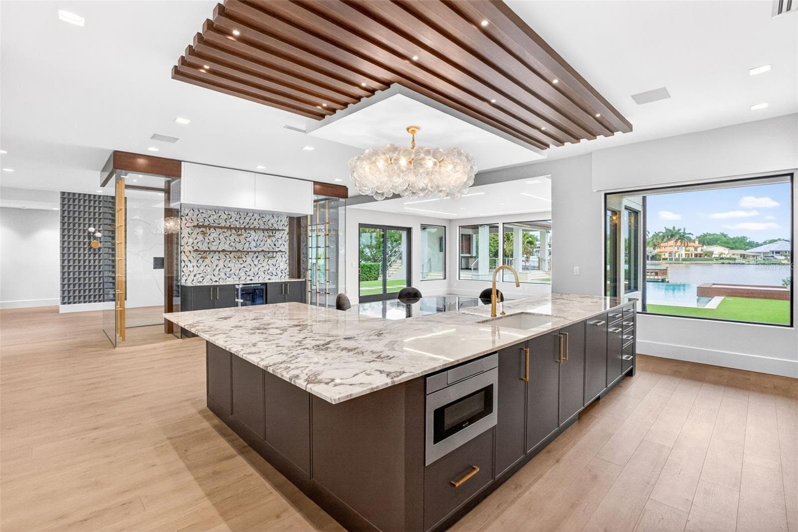Single Family Residence at 460 COFFEE POT RIVIERA NE, ST PETERSBURG, photo 12 of 73