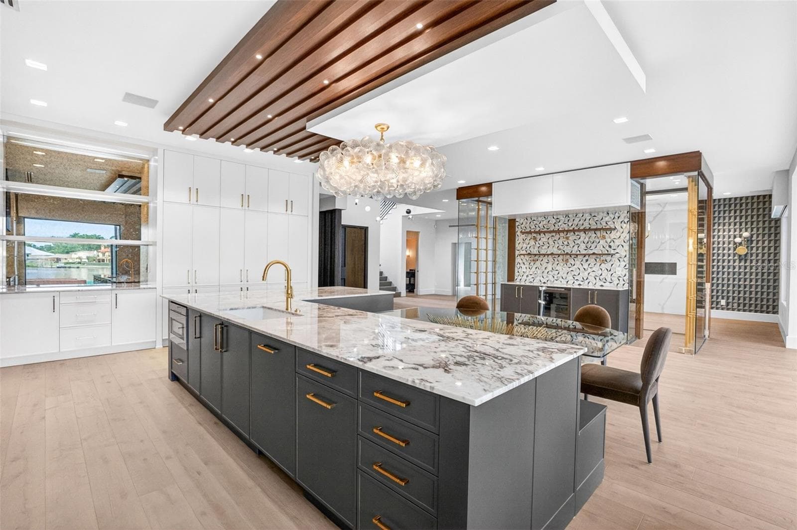 Single Family Residence at 460 COFFEE POT RIVIERA NE, ST PETERSBURG, photo 15 of 73