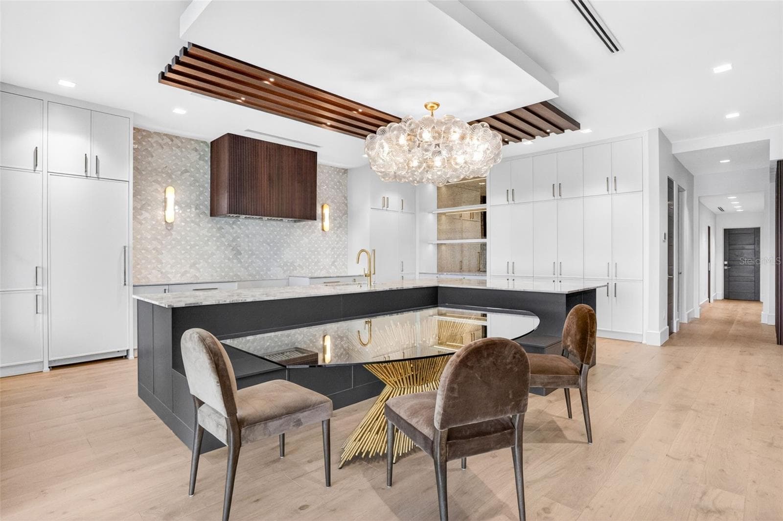 Single Family Residence at 460 COFFEE POT RIVIERA NE, ST PETERSBURG, photo 14 of 73