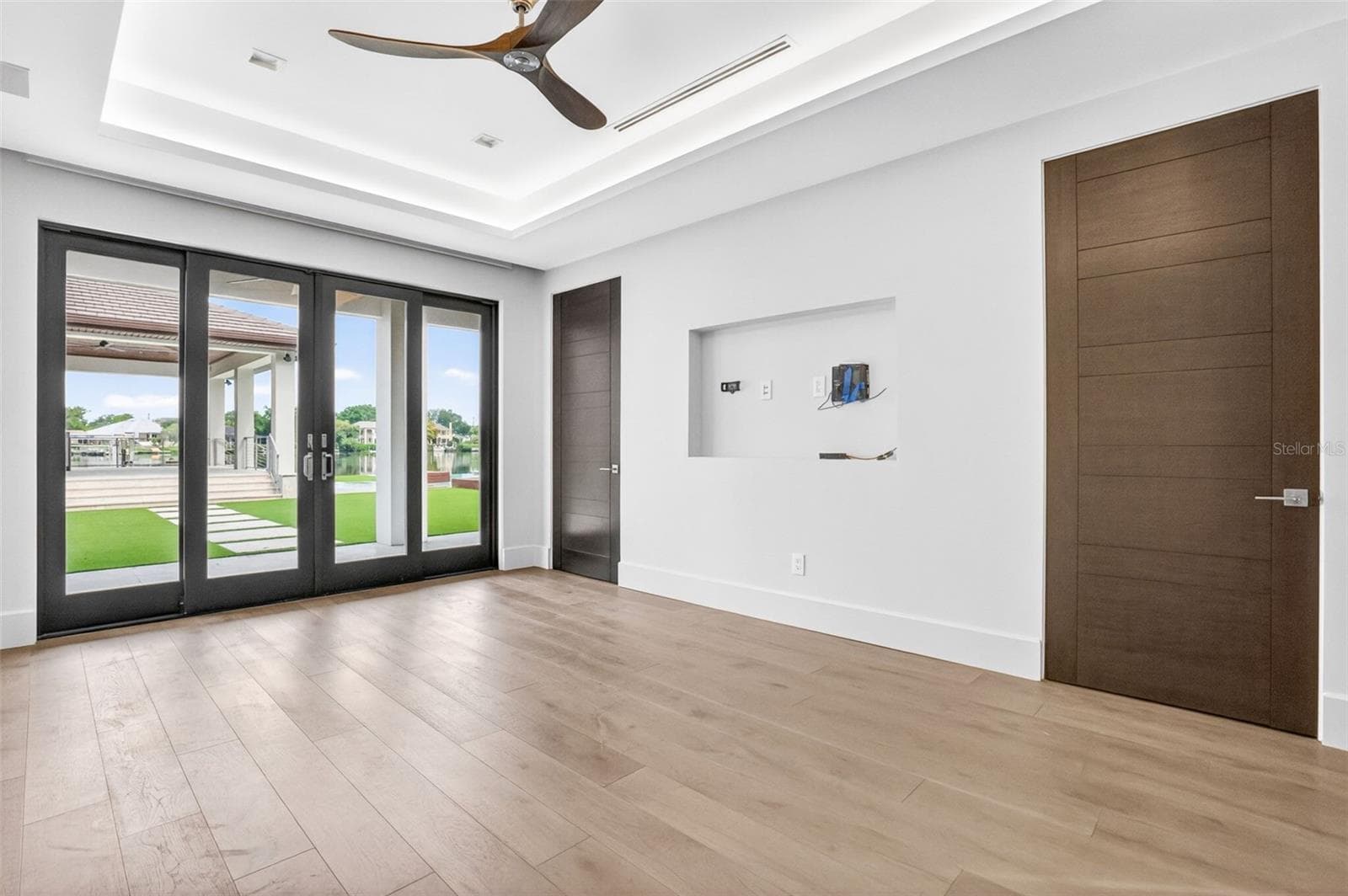 Single Family Residence at 460 COFFEE POT RIVIERA NE, ST PETERSBURG, photo 24 of 73