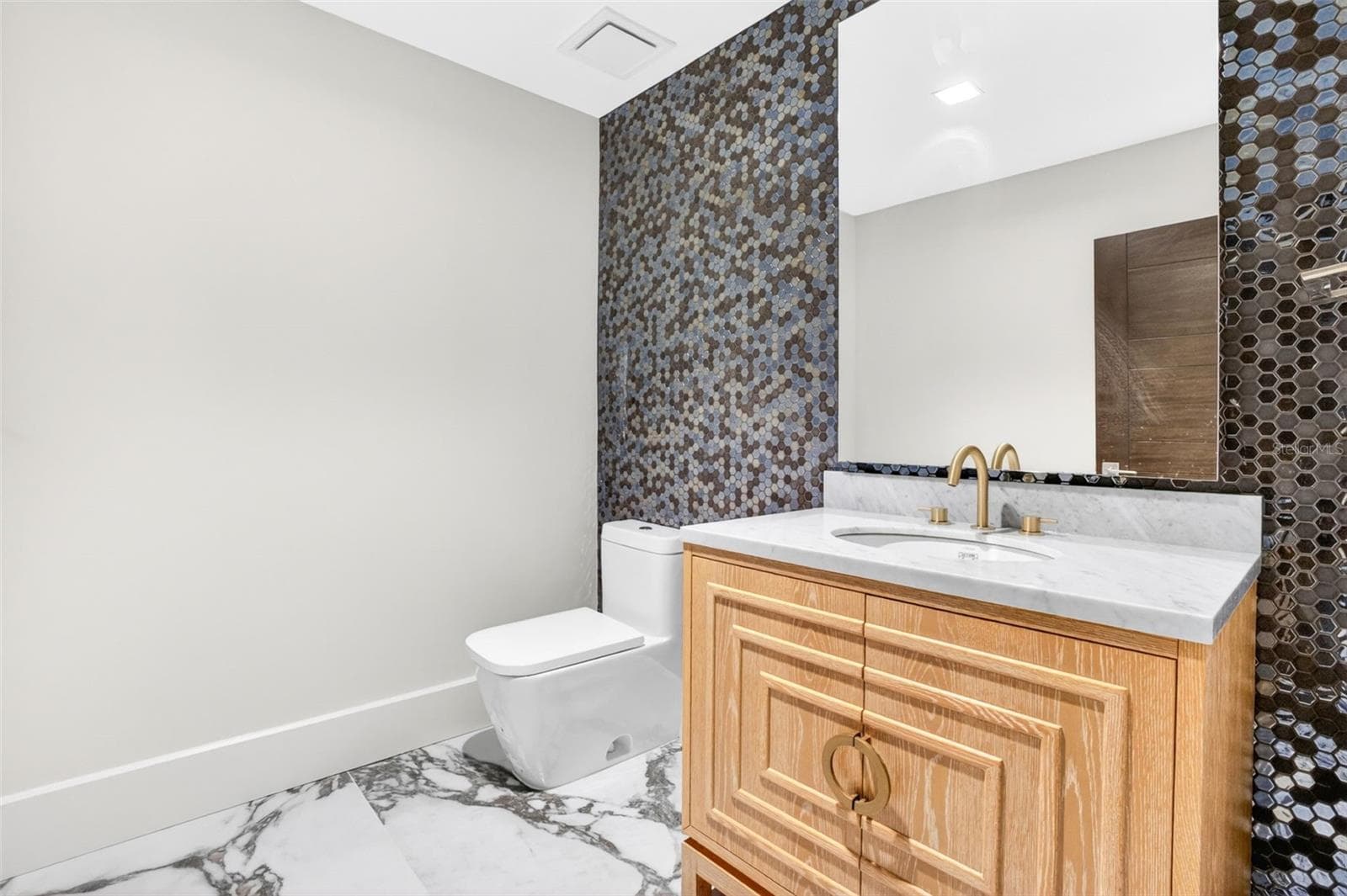 Single Family Residence at 460 COFFEE POT RIVIERA NE, ST PETERSBURG, photo 20 of 73