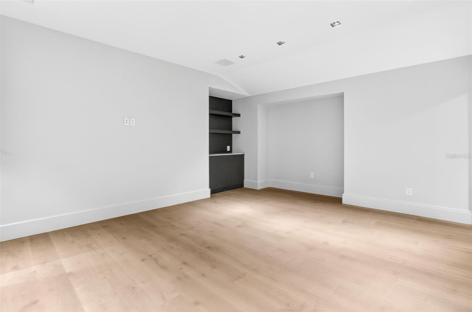 Single Family Residence at 460 COFFEE POT RIVIERA NE, ST PETERSBURG, photo 67 of 73