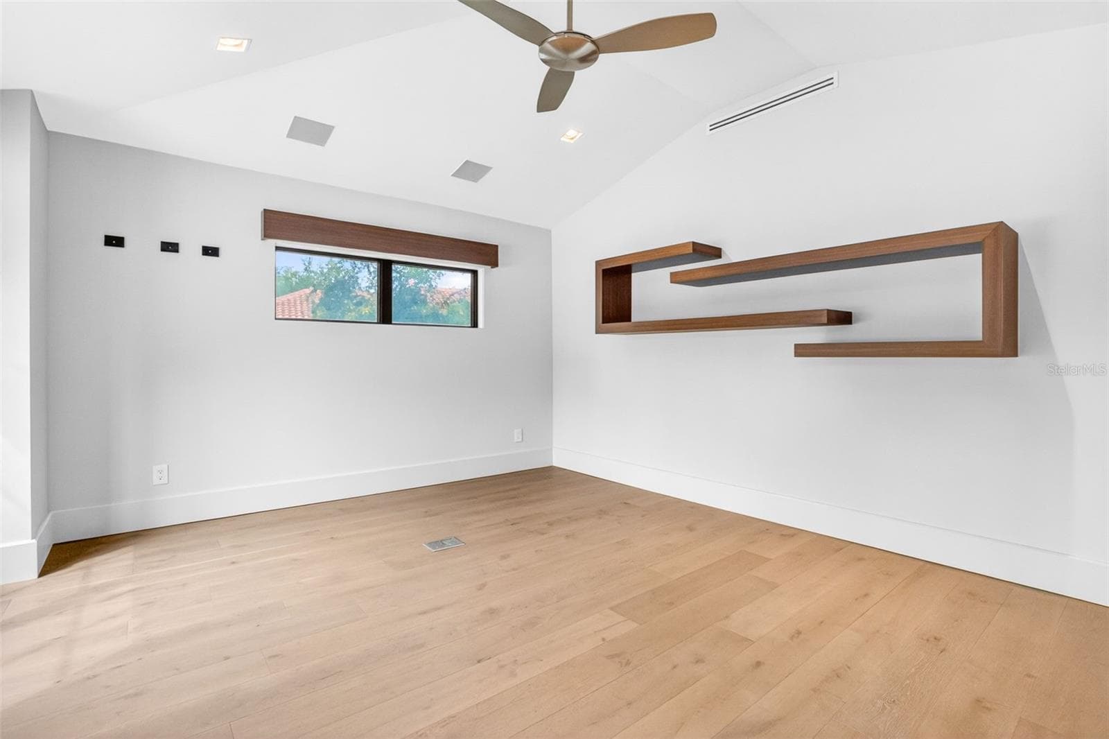 Single Family Residence at 460 COFFEE POT RIVIERA NE, ST PETERSBURG, photo 69 of 73