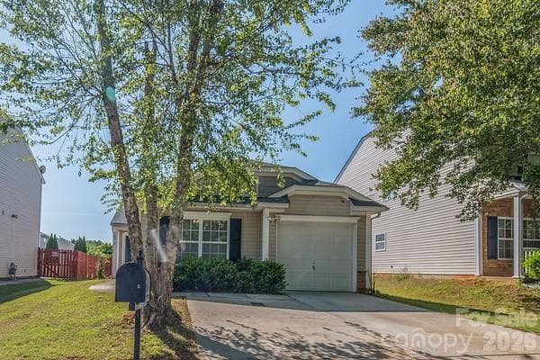 Single Family Residence at 2416 Buckleigh Drive, Charlotte, photo 2 of 20