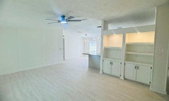 Family room with Built in shelving - 11898 SW 36TH WAY, WEBSTER