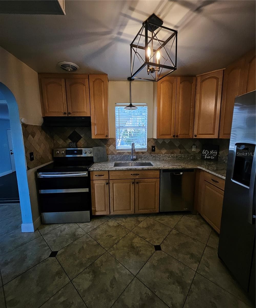 Single Family Residence at 7237 HILLCREST ST, LEESBURG, photo 8 of 25