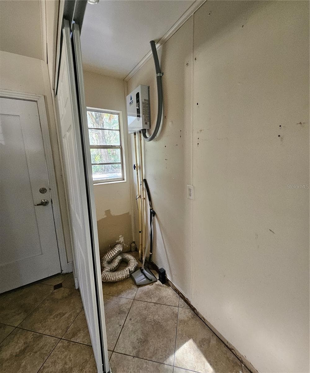 Single Family Residence at 7237 HILLCREST ST, LEESBURG, photo 10 of 25