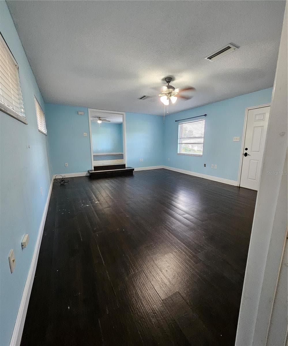 Single Family Residence at 7237 HILLCREST ST, LEESBURG, photo 17 of 25