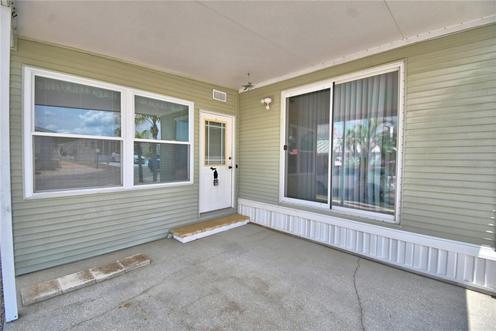 Manufactured Home at 251 PATTERSON RD #H38, HAINES CITY, photo 4 of 50