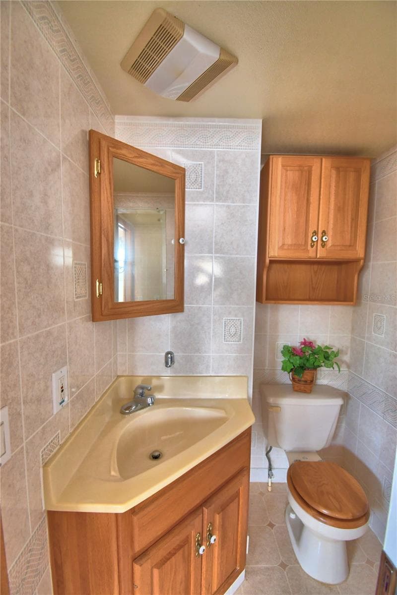 Manufactured Home at 251 PATTERSON RD #H38, HAINES CITY, photo 12 of 50