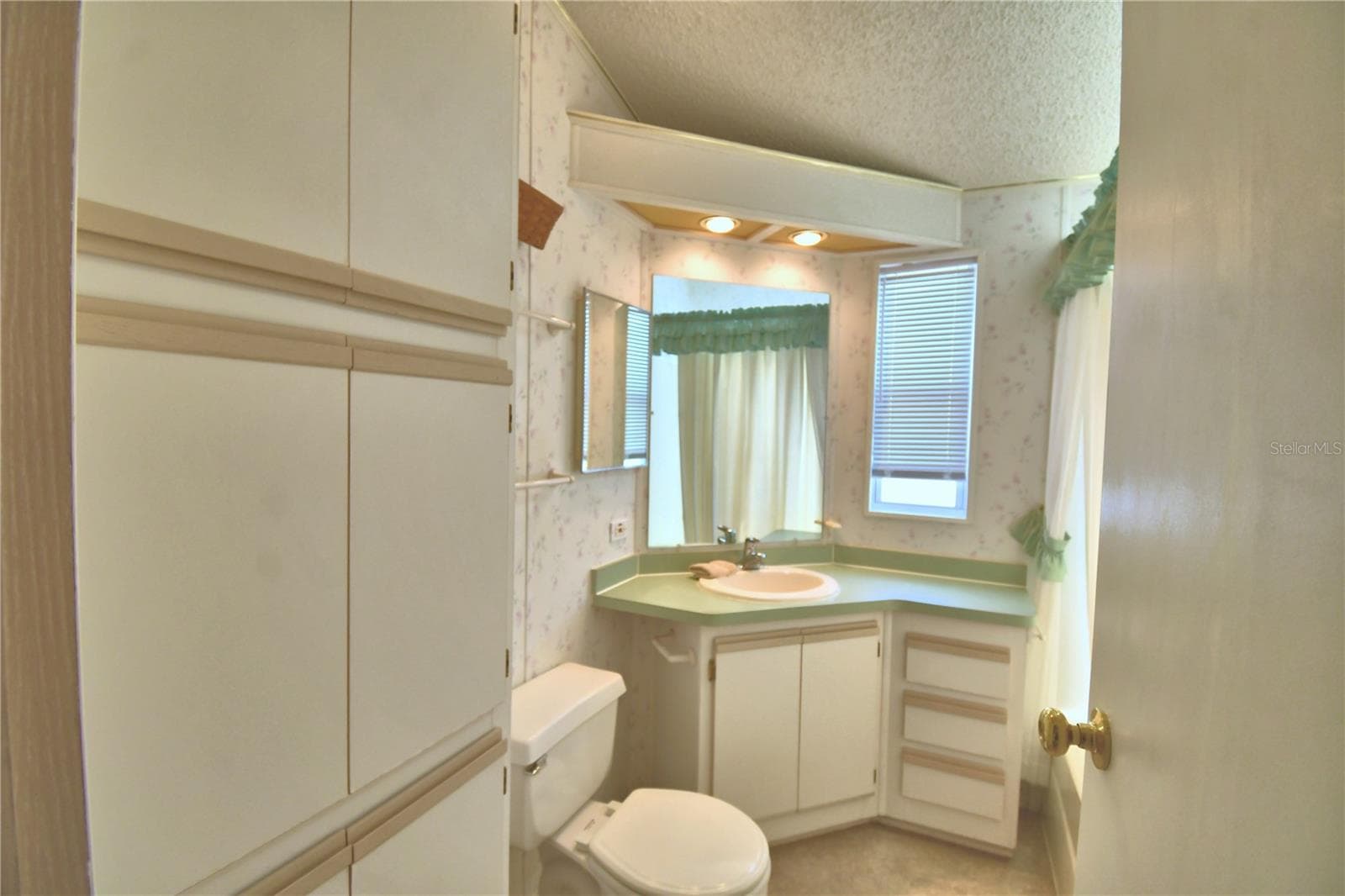 Manufactured Home at 251 PATTERSON RD #H38, HAINES CITY, photo 19 of 50