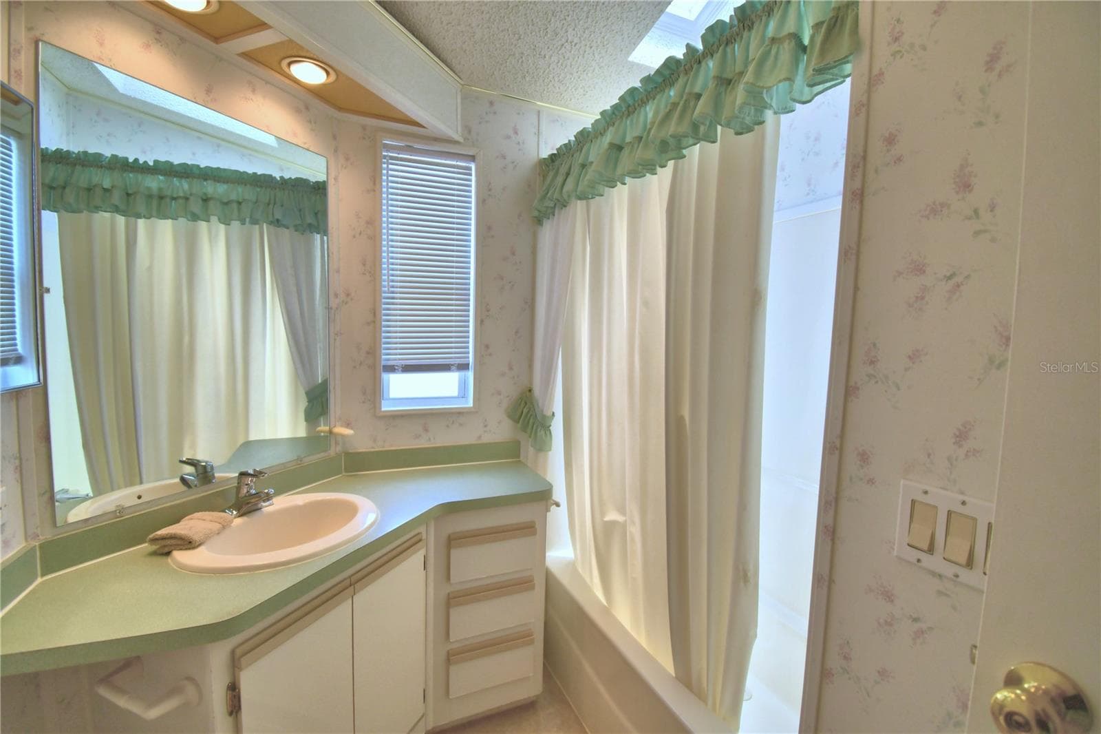 Manufactured Home at 251 PATTERSON RD #H38, HAINES CITY, photo 20 of 50