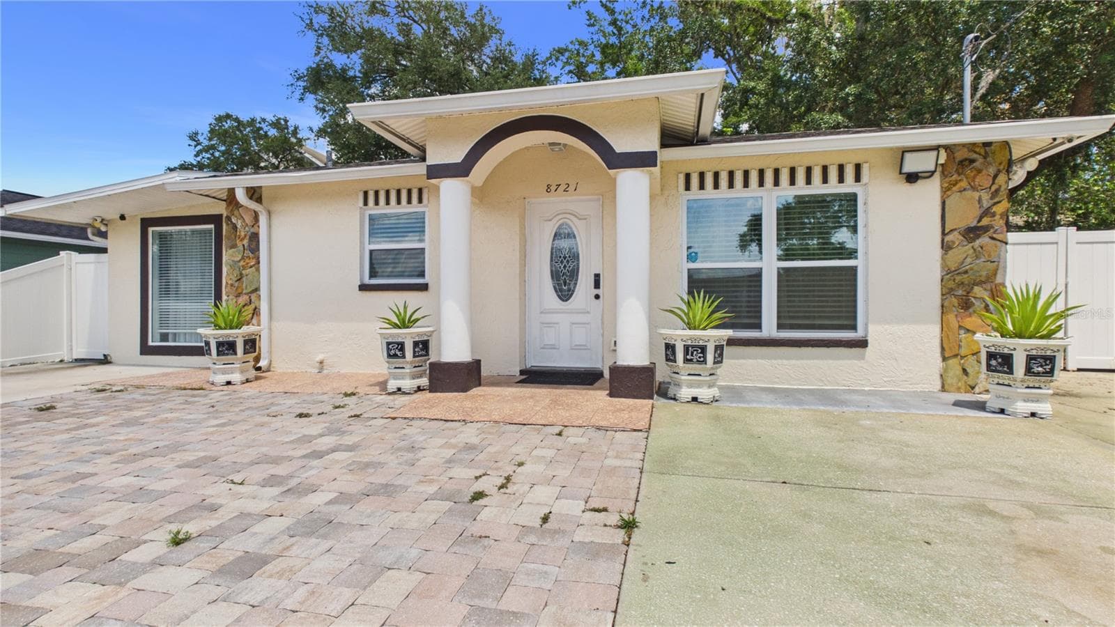 Single Family Residence at 8721 N ORANGEVIEW AVE, TAMPA, photo 2 of 47