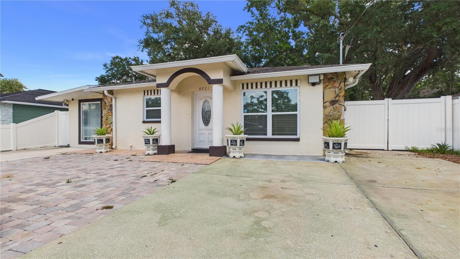 Single Family Residence at 8721 N ORANGEVIEW AVE, TAMPA, photo 4 of 47