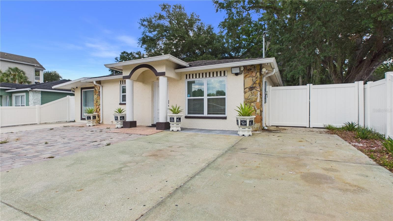 Single Family Residence at 8721 N ORANGEVIEW AVE, TAMPA, photo 7 of 47