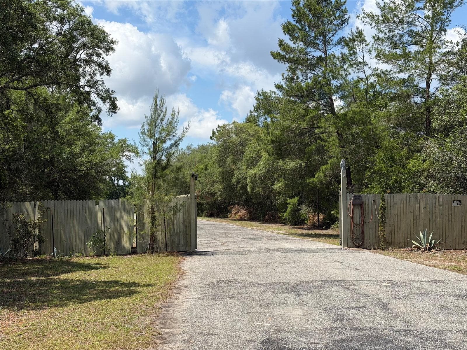 Front entrance gate - S SEQUOIA WAY, EUSTIS
