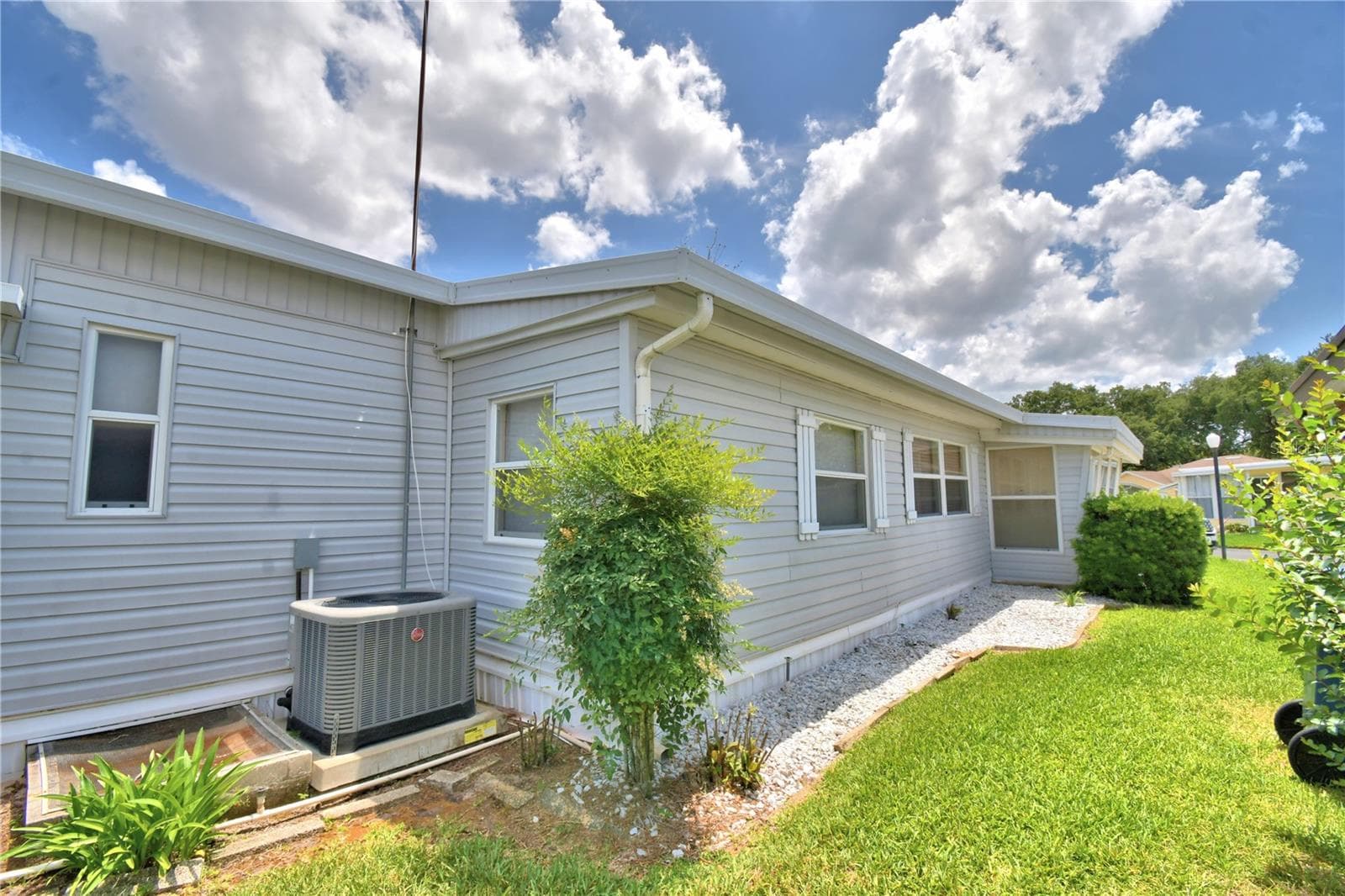 Mobile Home at 118 PARADISE LN, AUBURNDALE, photo 7 of 40
