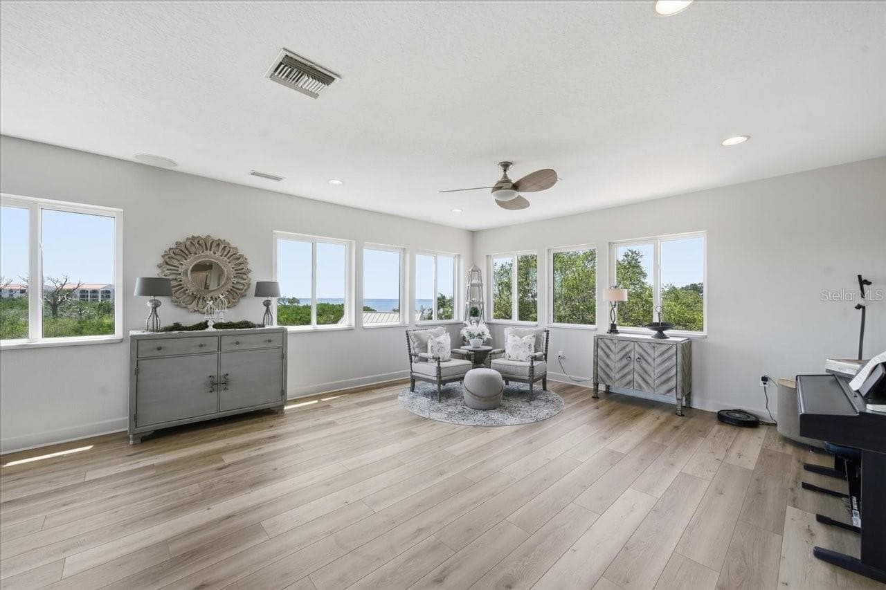 Large main living area with flex space - 1130 S FLORIDA AVE, TARPON SPRINGS