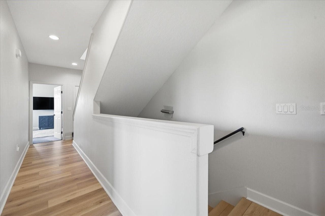 landing on level 2 - 1130 S FLORIDA AVE, TARPON SPRINGS