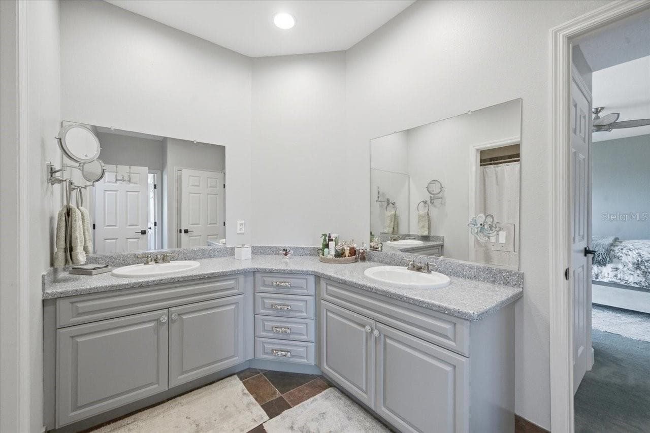 Jack and Jill bathroom - 1130 S FLORIDA AVE, TARPON SPRINGS