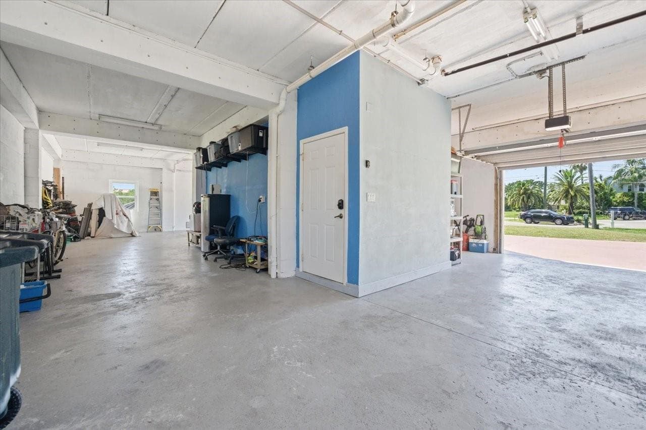 U-shaped garage-room for toys/boats - 1130 S FLORIDA AVE, TARPON SPRINGS