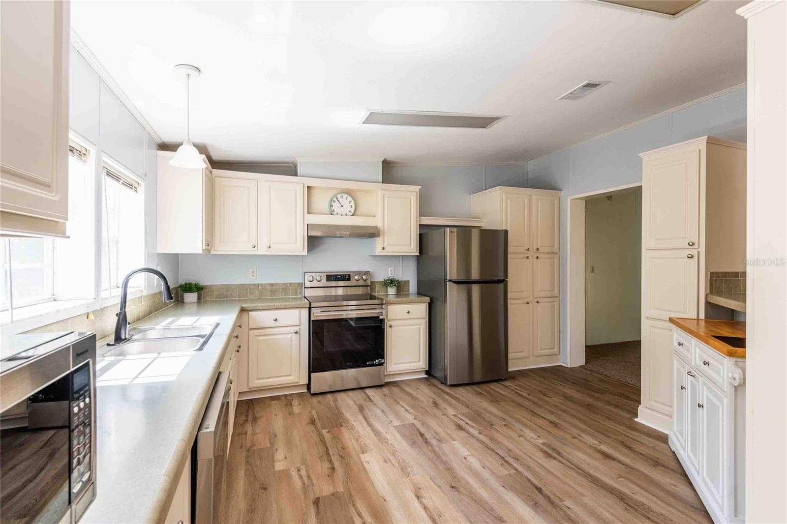 Lots of storage space. - 14221 HURRICANE DR, WEEKI WACHEE