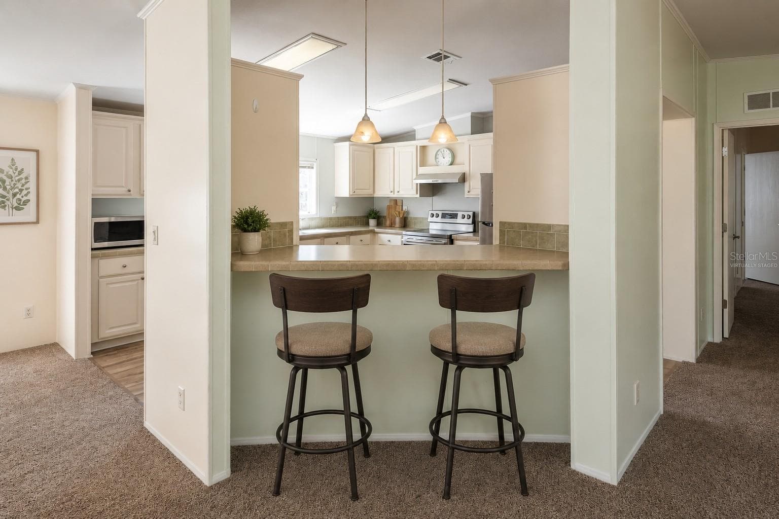 Virtually staged - 14221 HURRICANE DR, WEEKI WACHEE