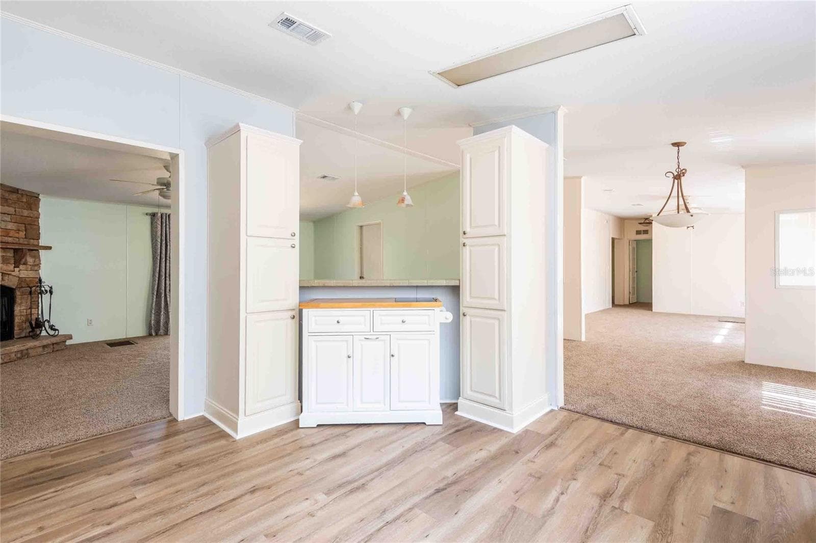 Kitchen island can be moved around the kitchen to use as prep space. - 14221 HURRICANE DR, WEEKI WACHEE