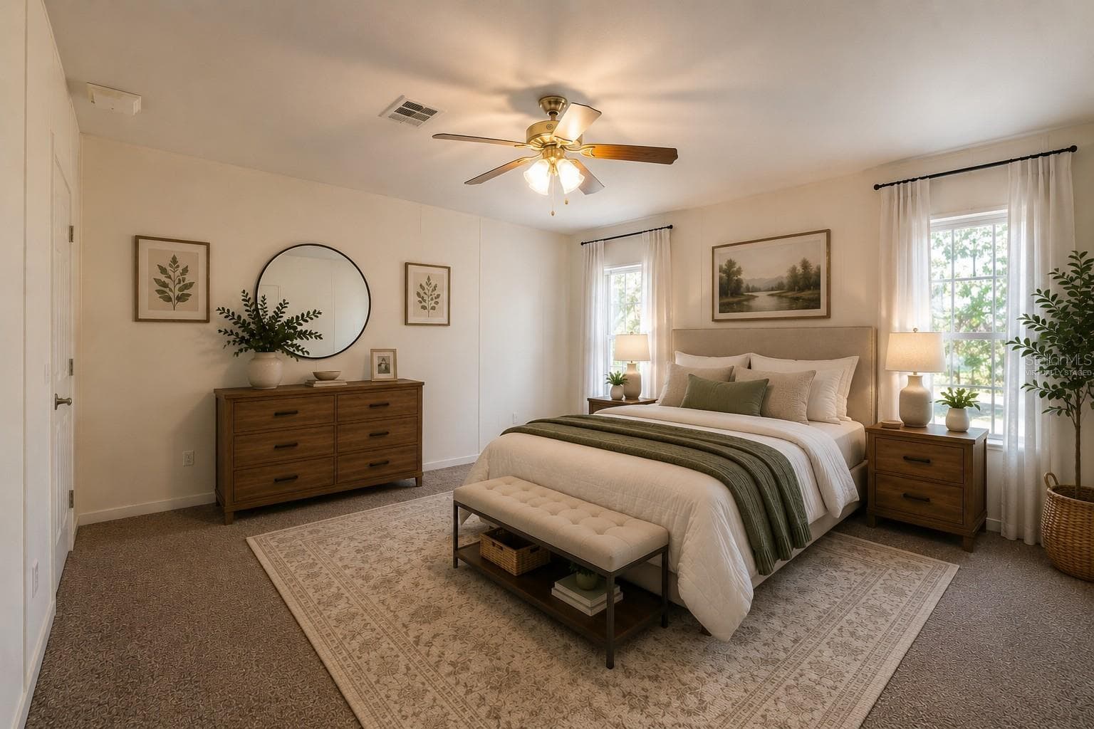 Primary master virtually staged. - 14221 HURRICANE DR, WEEKI WACHEE