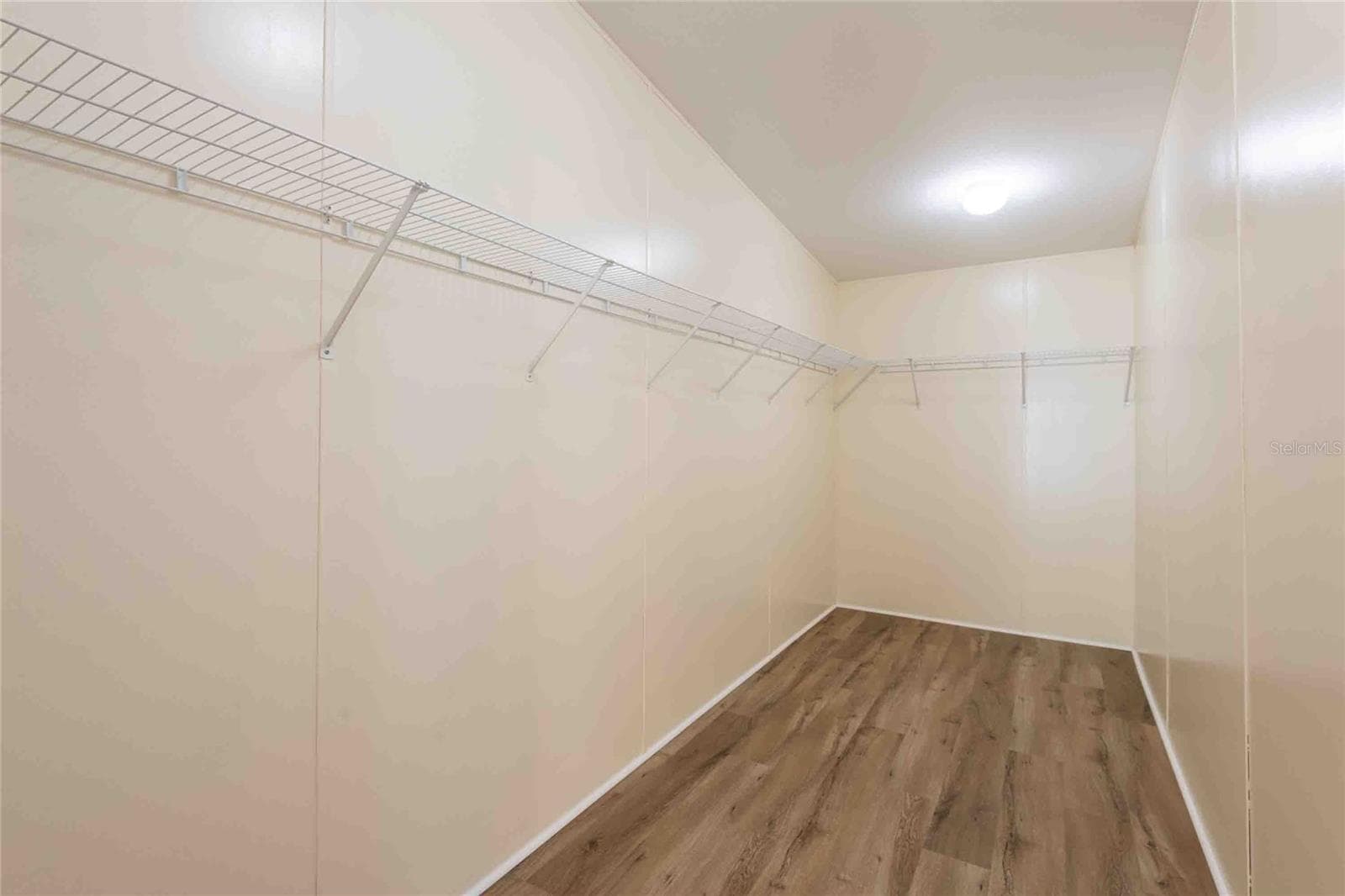 Large walk-in closet in the primary. - 14221 HURRICANE DR, WEEKI WACHEE