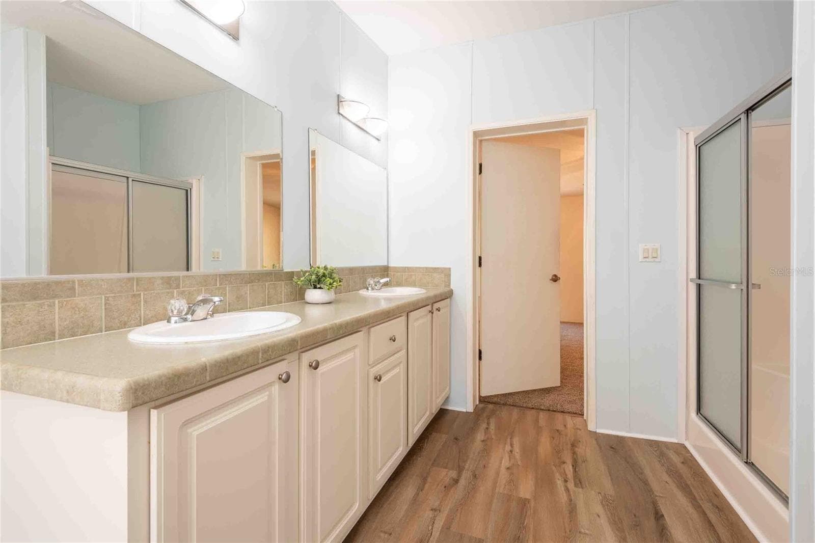 Separate shower stall. - 14221 HURRICANE DR, WEEKI WACHEE
