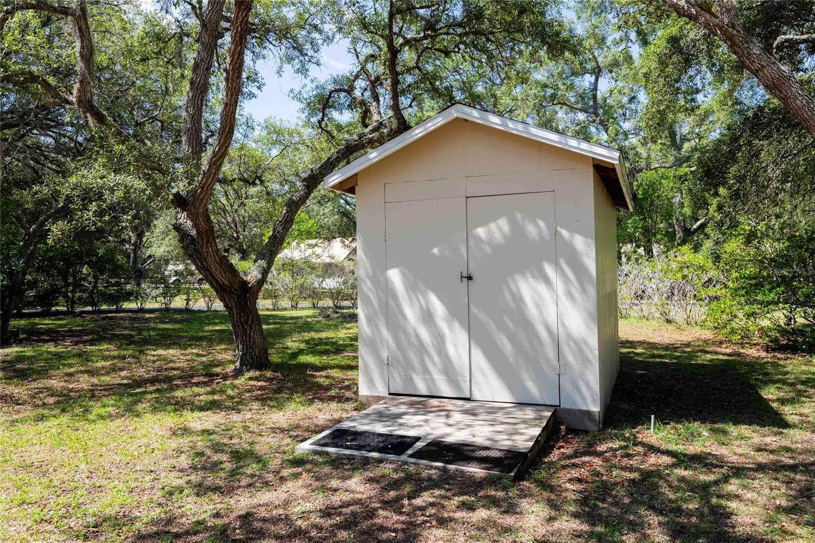 Shed has new shingles. - 14221 HURRICANE DR, WEEKI WACHEE
