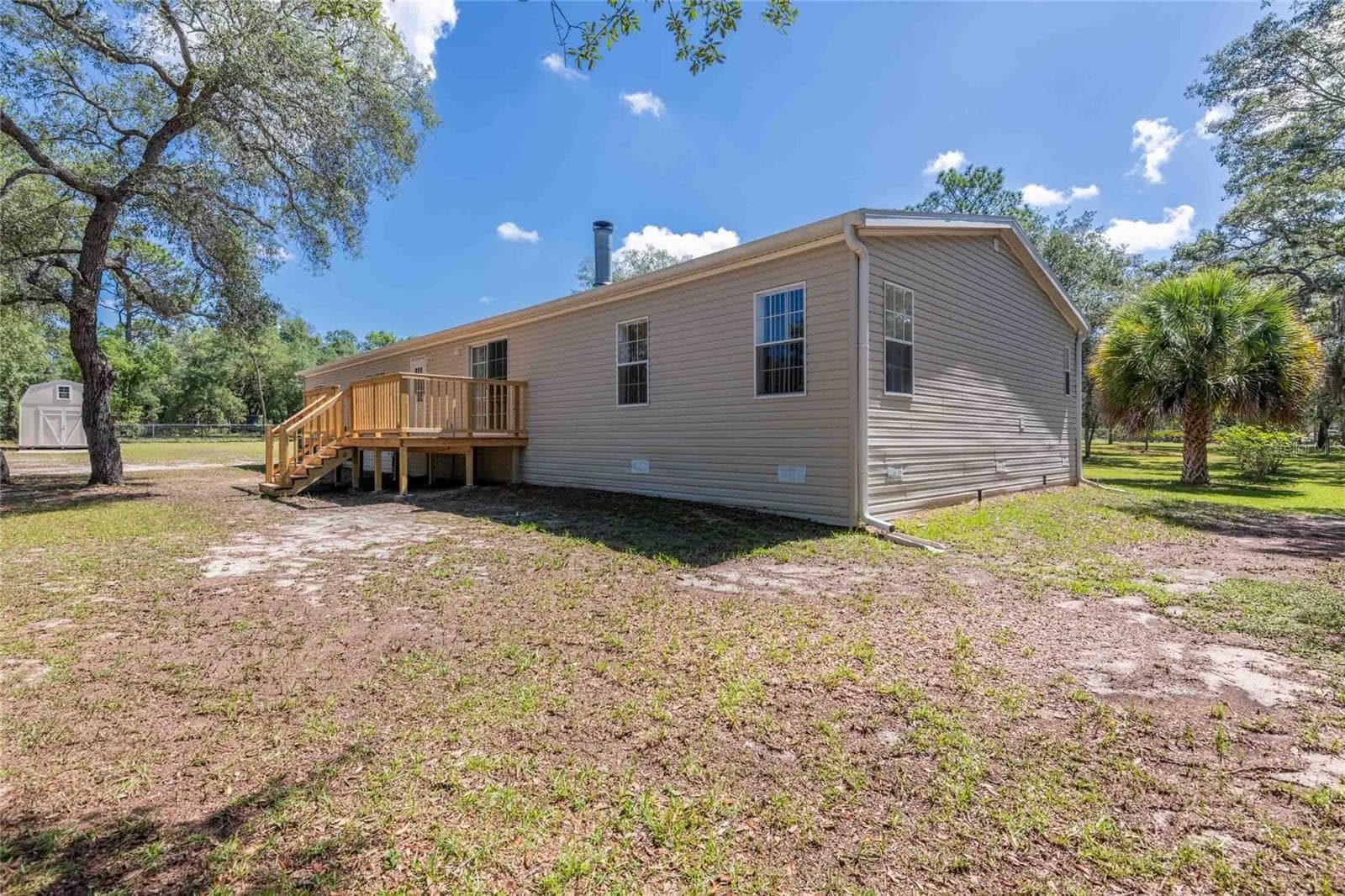 Back right side of home. - 14221 HURRICANE DR, WEEKI WACHEE
