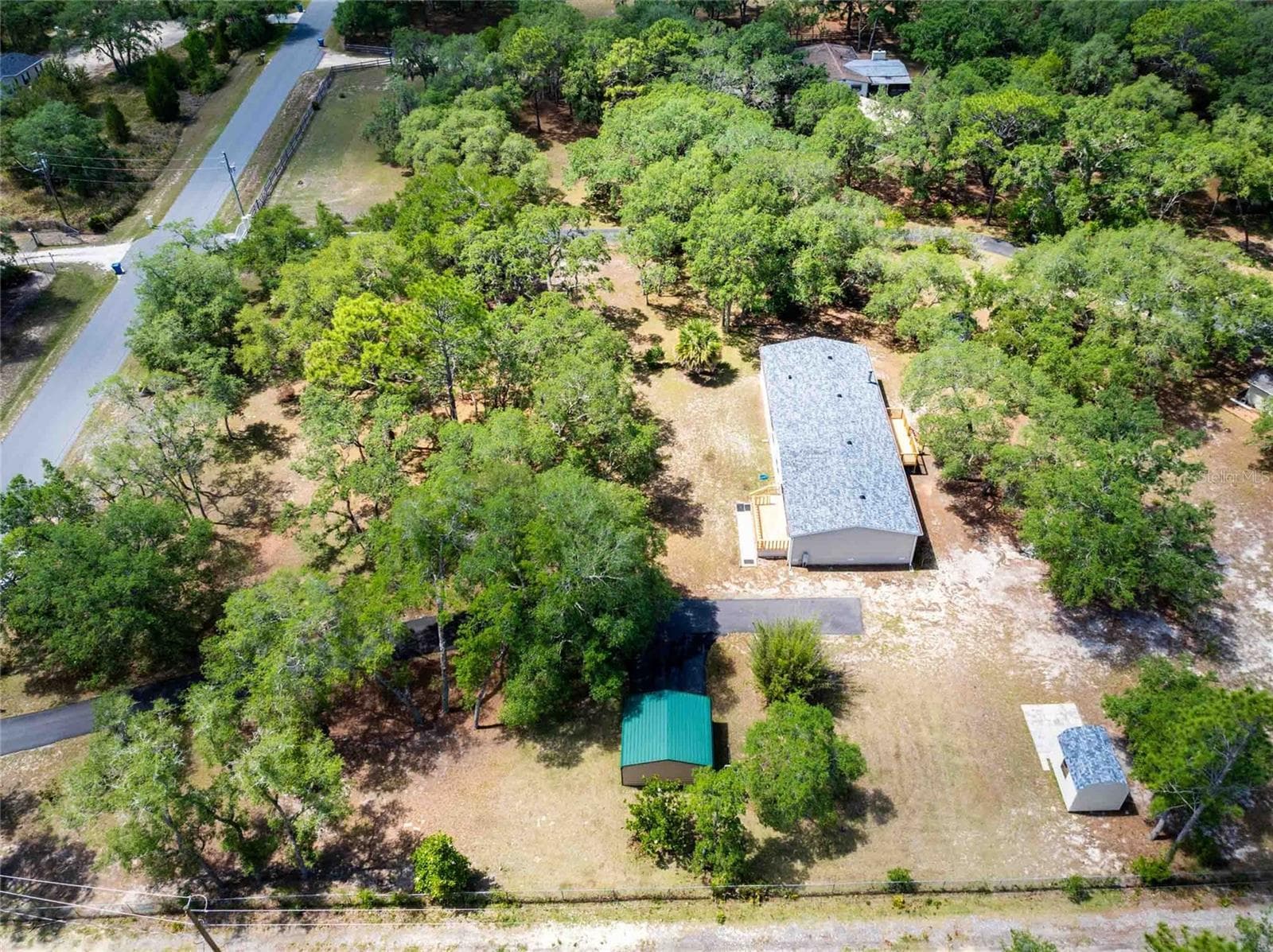 Peaceful and quiet area close to shopping, restaurants and highways. - 14221 HURRICANE DR, WEEKI WACHEE