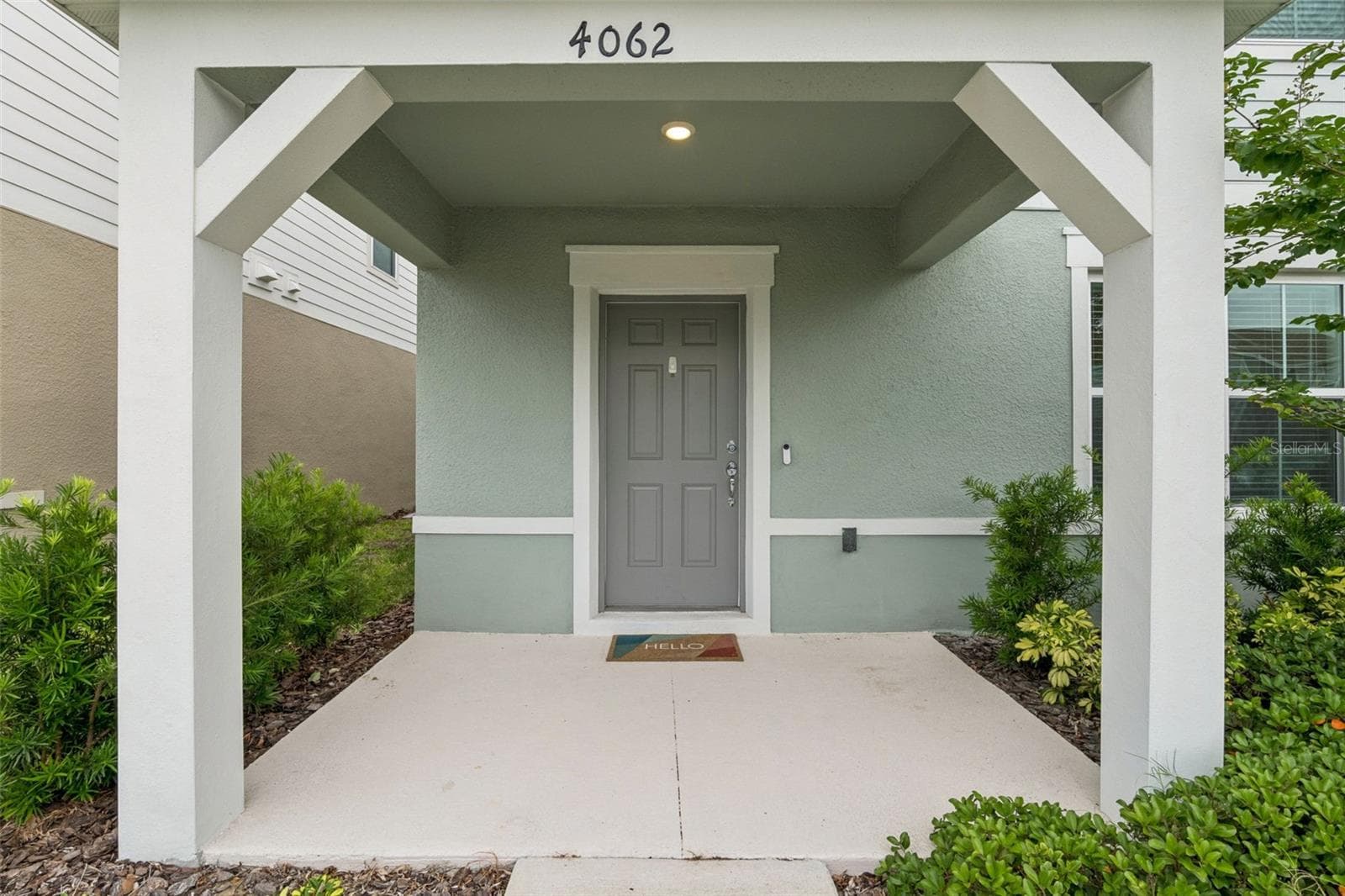 4062 Feather Tree - front porch - 4062 FEATHER TREE DR, APOPKA