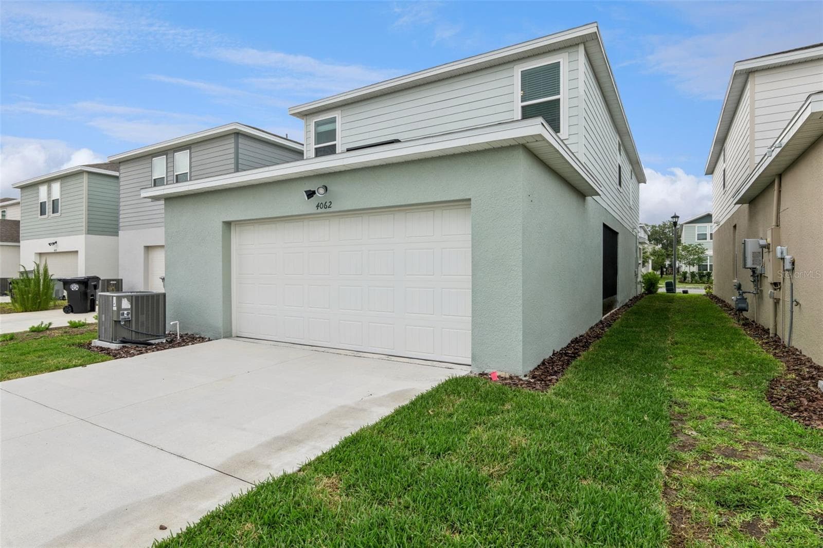 Rear-loading garage - 4062 FEATHER TREE DR, APOPKA