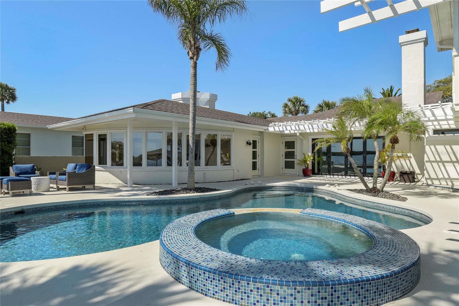 I know what you're thinking....."I'd never want to leave!" - 1215 COMMODORE DR, NEW SMYRNA BEACH