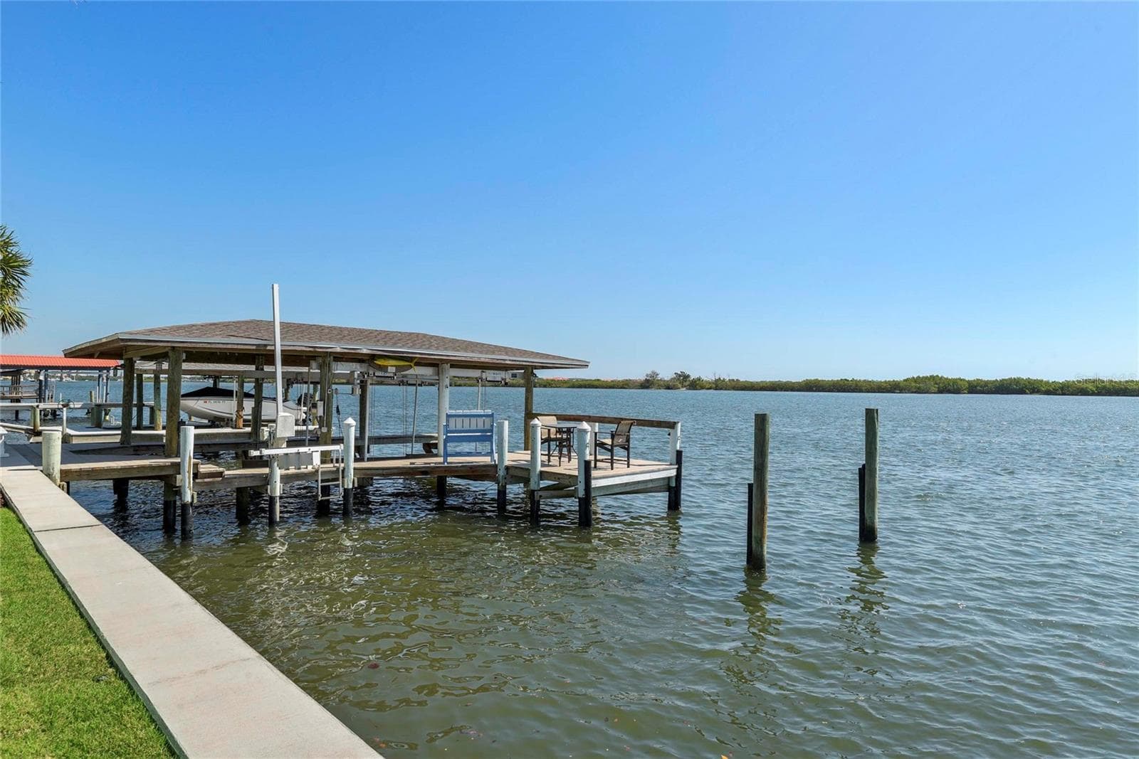 Seawall New in 2026. Private Dock w/ 20,000 covered boat lift, jet ski lift and 10x18 deck over the water - 1215 COMMODORE DR, NEW SMYRNA BEACH