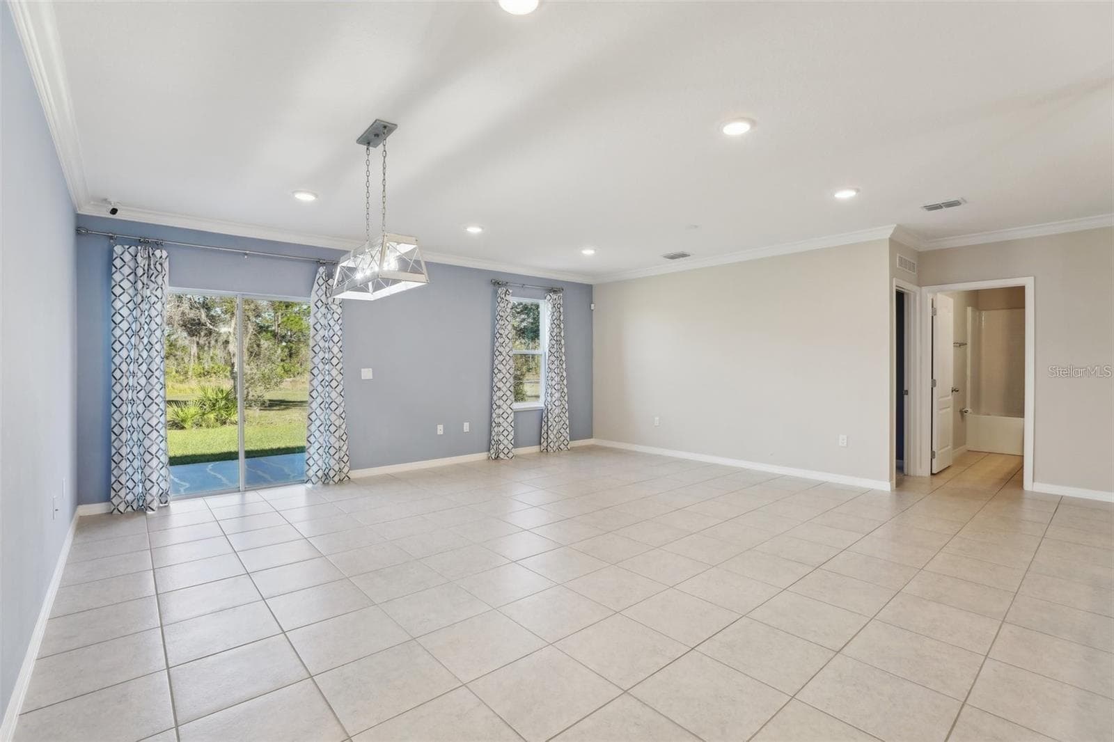 Single Family Residence at 2410 PARK AVE, INDIAN LAKE ESTATES, photo 3 of 28
