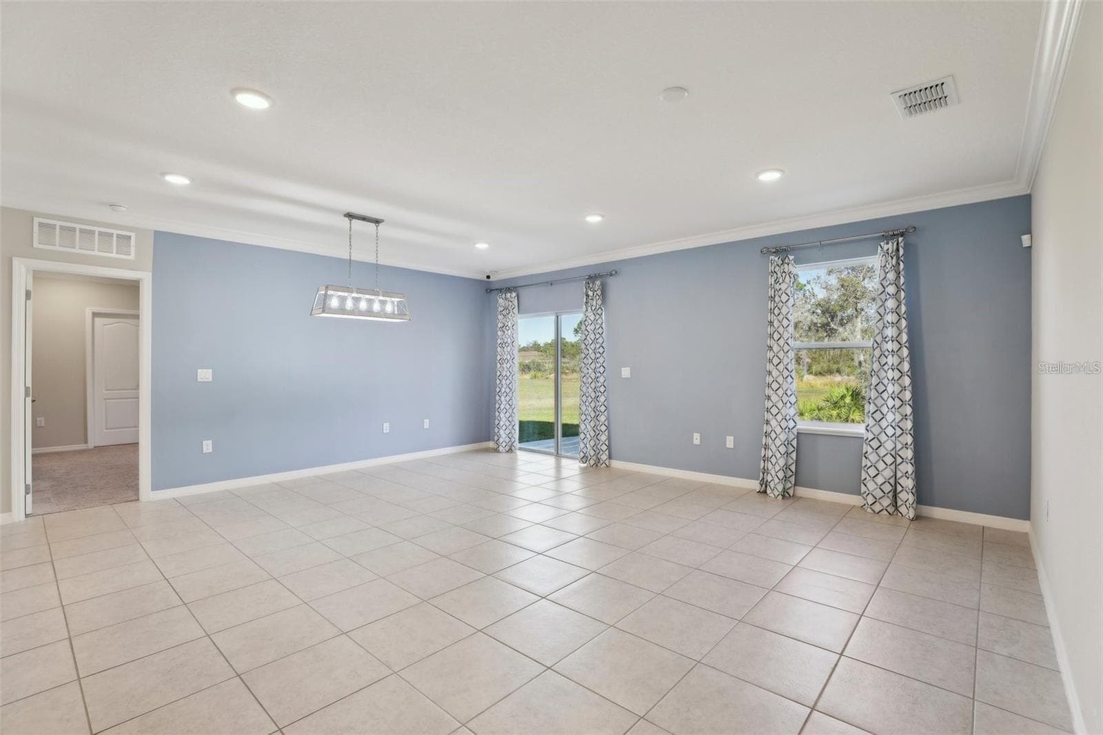 Single Family Residence at 2410 PARK AVE, INDIAN LAKE ESTATES, photo 5 of 28
