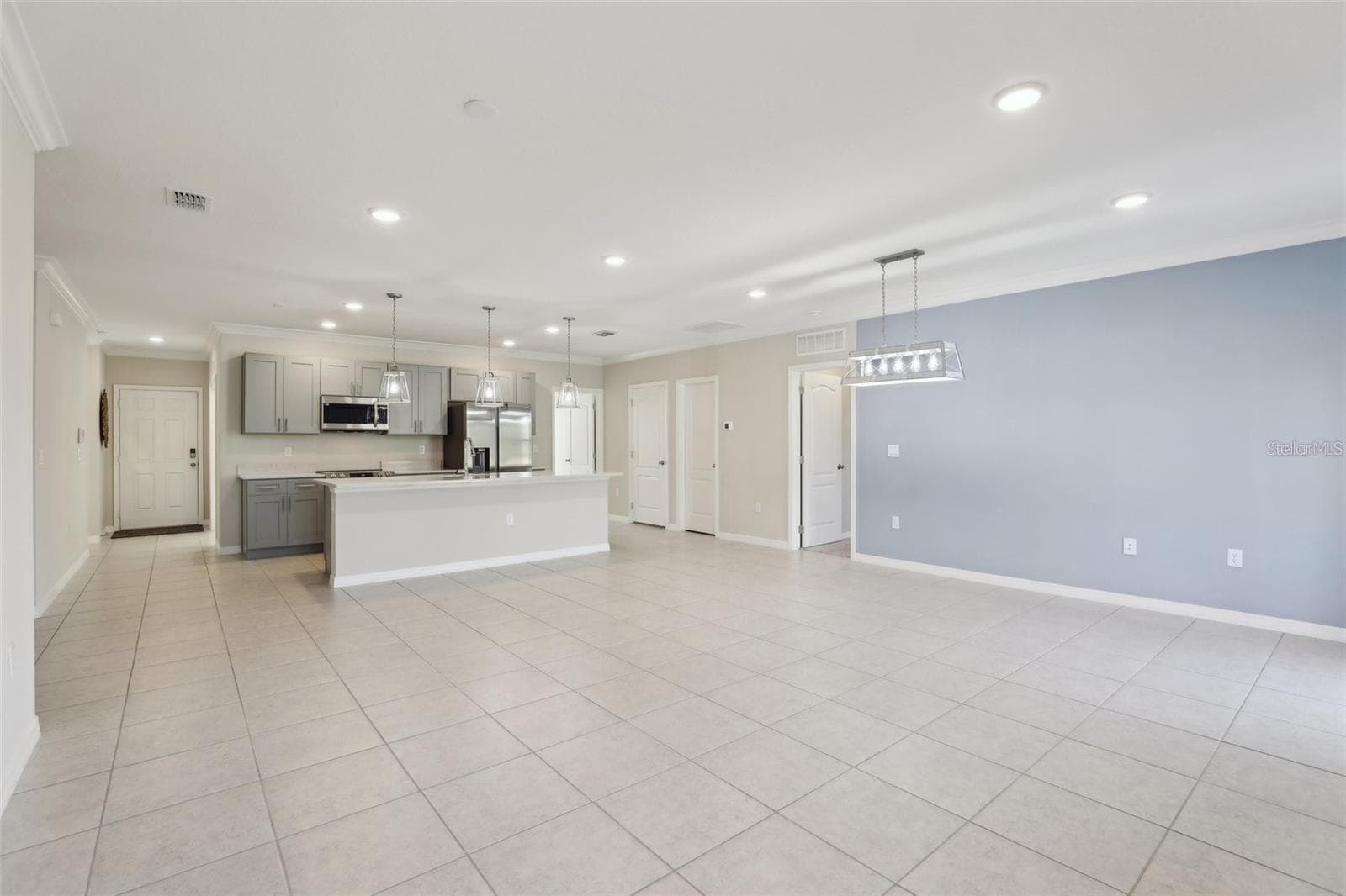 Single Family Residence at 2410 PARK AVE, INDIAN LAKE ESTATES, photo 6 of 28