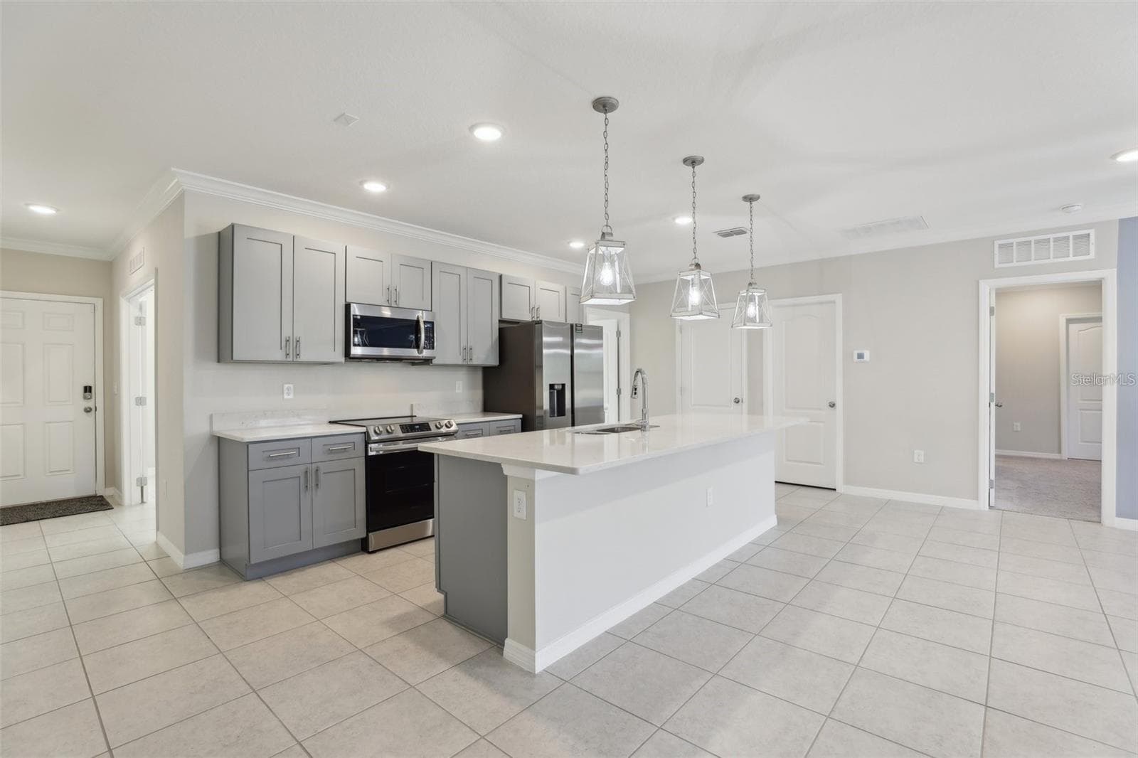 Single Family Residence at 2410 PARK AVE, INDIAN LAKE ESTATES, photo 9 of 28