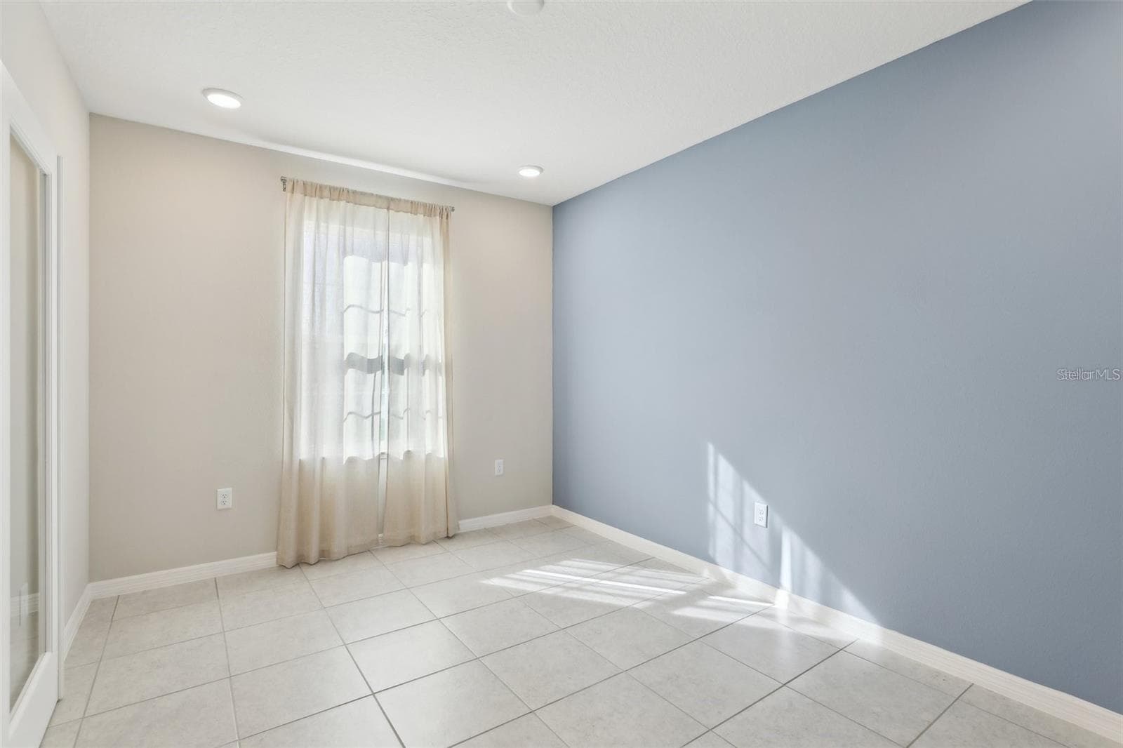 Single Family Residence at 2410 PARK AVE, INDIAN LAKE ESTATES, photo 11 of 28