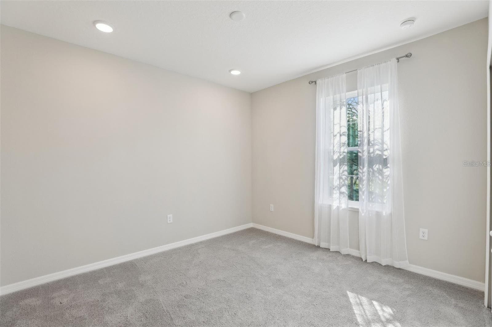 Single Family Residence at 2410 PARK AVE, INDIAN LAKE ESTATES, photo 13 of 28