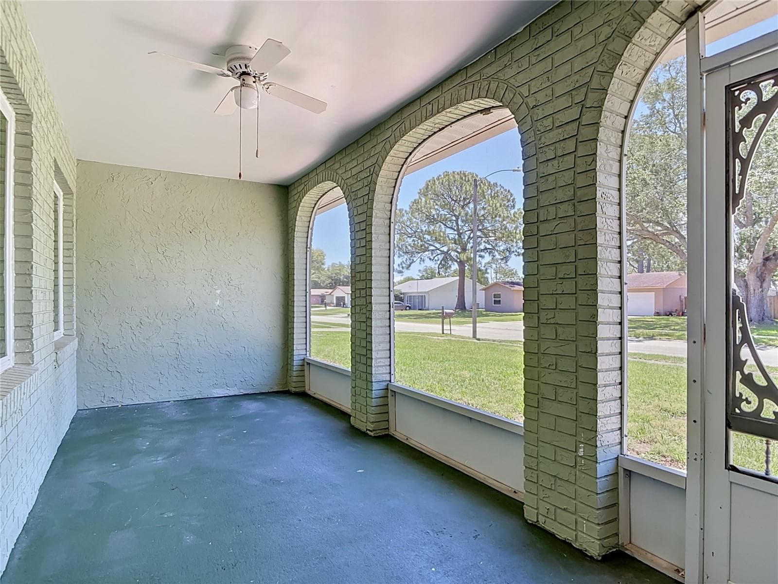 screened front porch - 1237 JEFFERY DR, PORT ORANGE