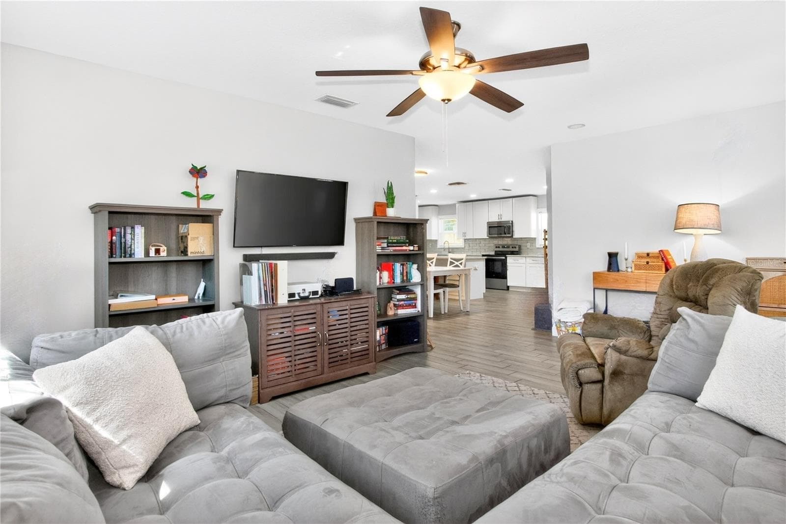 Single Family Residence at 3608 W CARMEN ST, TAMPA, photo 9 of 30